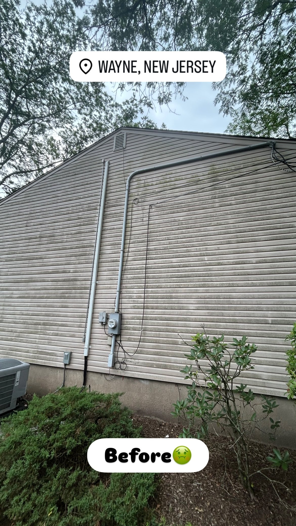 Dirty house siding before soft washing in Wayne NJ