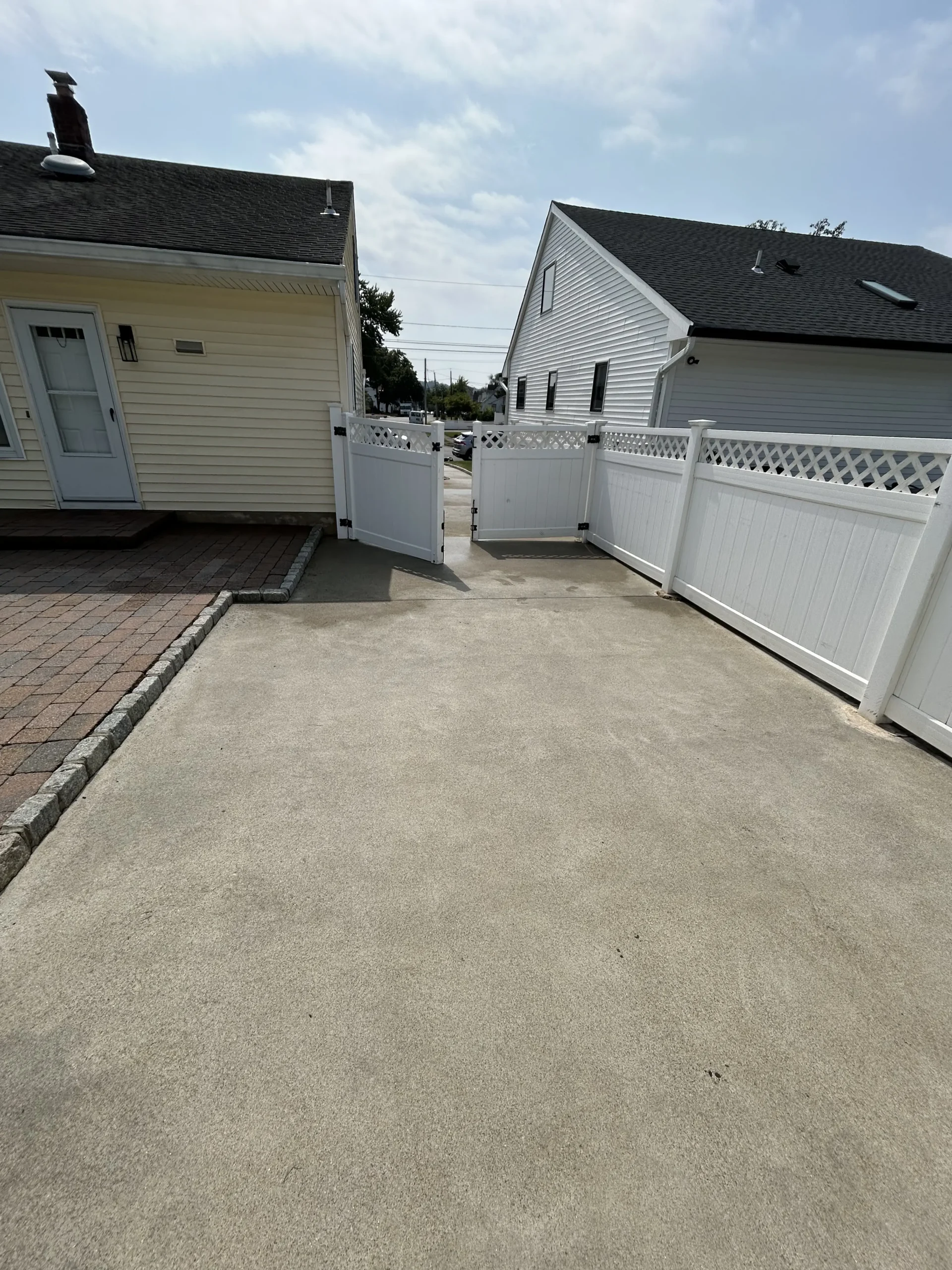 Freshly cleaned concrete driveway in Clifton NJ